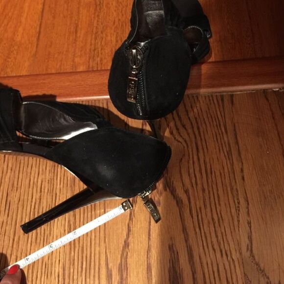 🎉Last Price 🎉Guess shoes - Picture 4 of 4